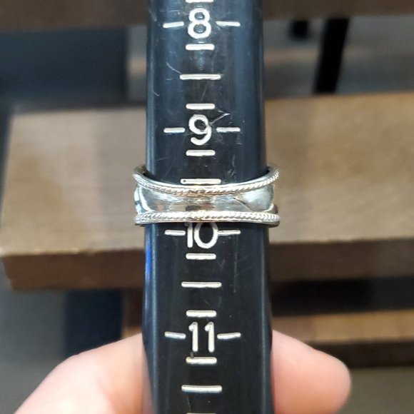 Size 9.75 925 Sterling Silver Cool Large Slight V Shape Ring - Picture 5 of 7